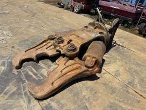 Used , OKADA TS-W1350V Crusher