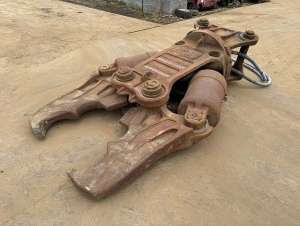 Used , OKADA TS-W1350V Crusher