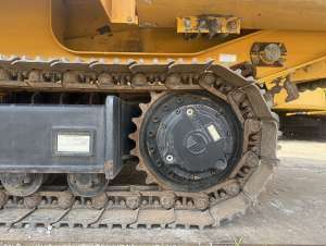 Used , SANDVIK QJ241 Mobile crusher